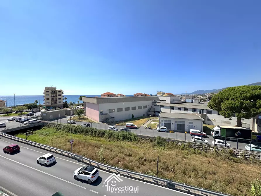 Immagine 14 di Bilocale in vendita  in Viale Riviera 22 a Pietra Ligure