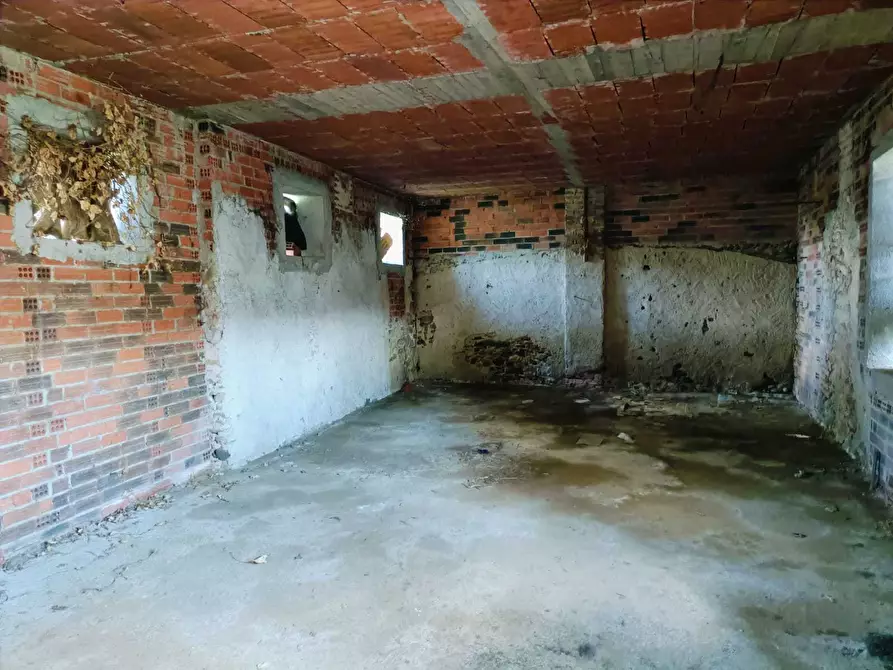 Immagine 5 di Magazzino in vendita  in Via Chiesa S.Domenico 1 a Front