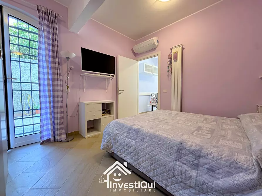 Immagine 11 di Bilocale in vendita  in Via N. Paganini 46 a Pietra Ligure