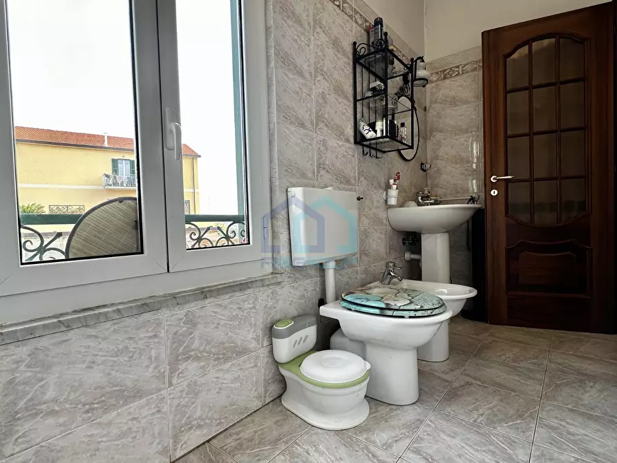 Immagine 14 di Pentalocale in vendita  in Via Savona 6 a Quiliano