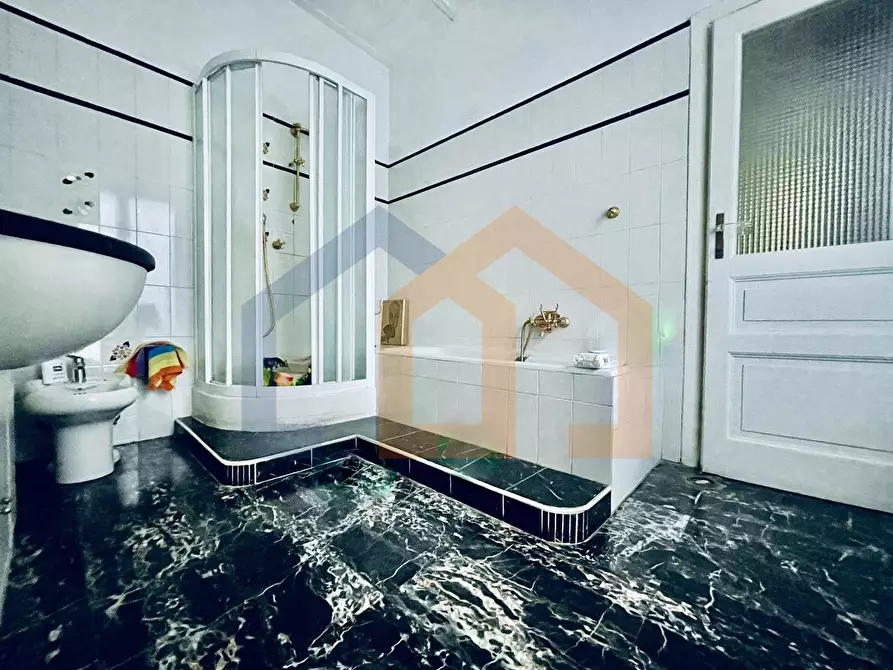 Immagine 9 di Appartamento in vendita  in Piazza del Popolo 8 a Savona