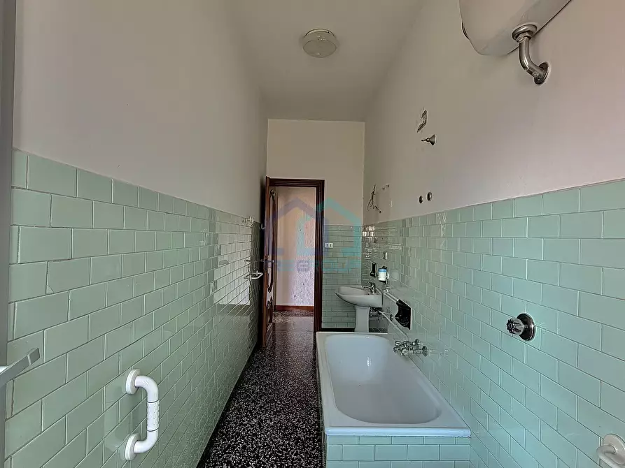 Immagine 16 di Quadrilocale in vendita  in Via Osvaldo Gnocchi Viani 37f a Savona