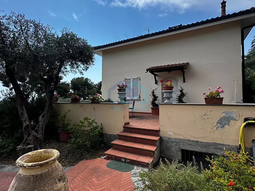 Immagine 4 di Villa in vendita  in Viale Vittorio Veneto 31 a Imperia