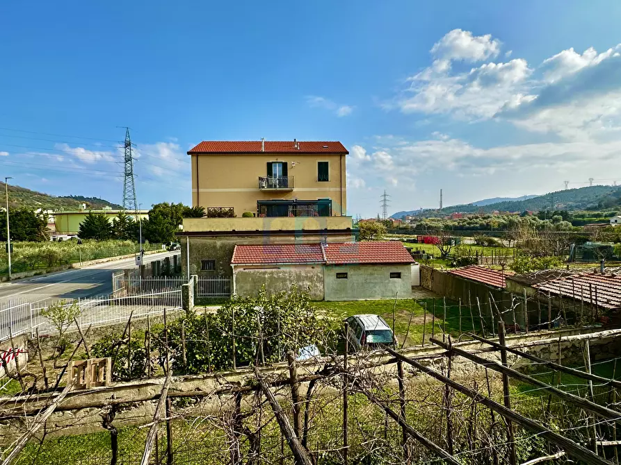 Immagine 1 di Pentalocale in vendita  in Via Savona 6 a Quiliano