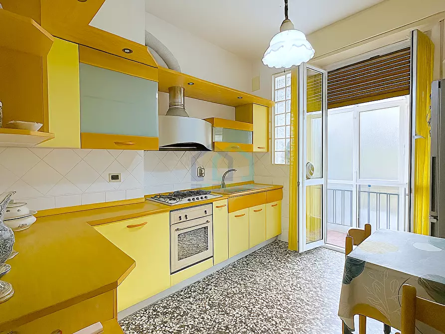 Immagine 7 di Pentalocale in vendita  in Via Filippo Corridoni 11 a Savona