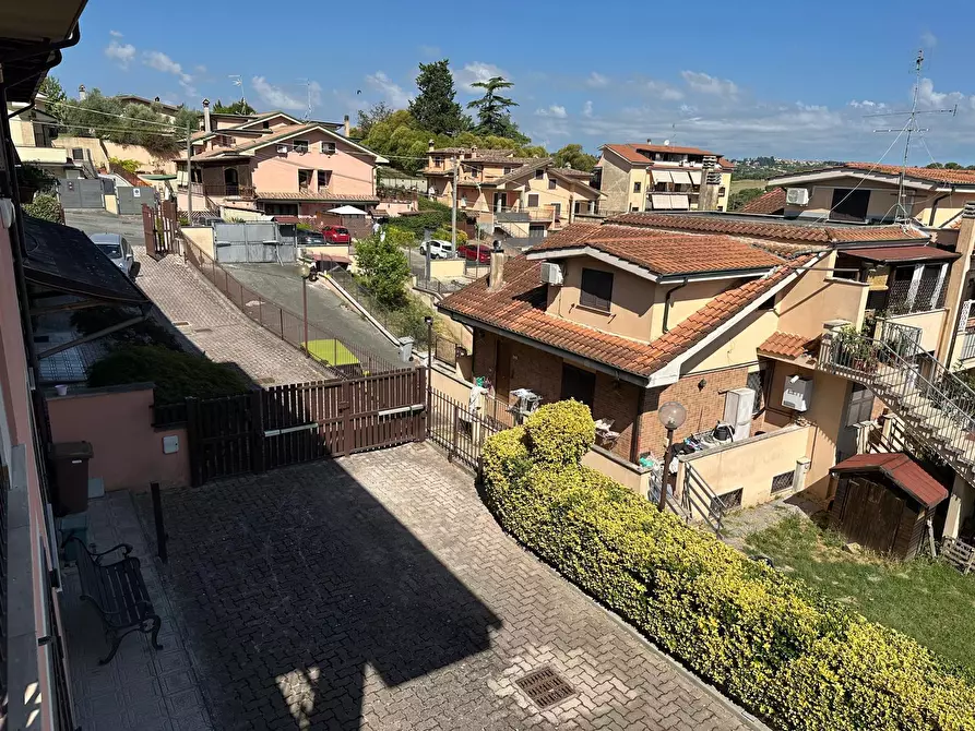 Immagine 15 di Villa in vendita  in Via GuidoReni a Guidonia Montecelio