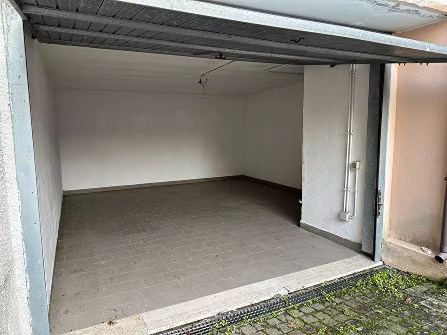 Immagine 33 di Casa trifamiliare in vendita  in Via Svetonio 73 a Guidonia Montecelio