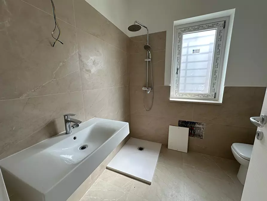 Immagine 29 di Villa in vendita  in Viale Valle dell'Aniene 22 a Guidonia Montecelio