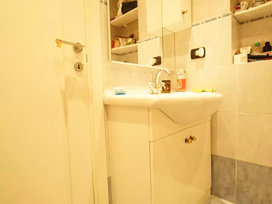 Immagine 18 di Bilocale in affitto  a Chiavari