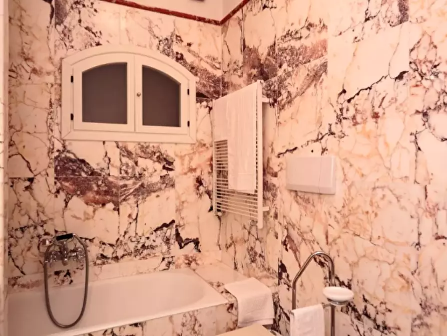 Immagine 19 di Quadrilocale in affitto  a Chiavari