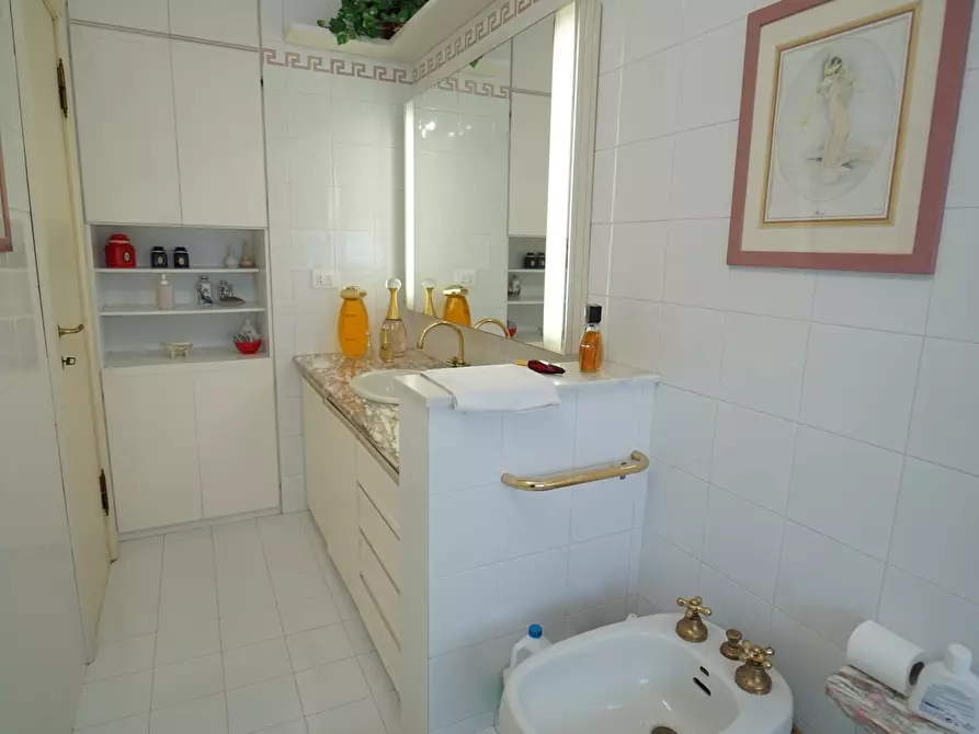 Immagine 25 di Pentalocale in affitto  a Chiavari