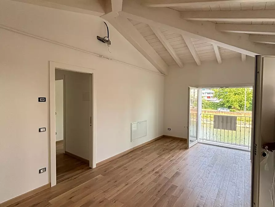 Immagine 27 di Appartamento in vendita  in Via Fossa Abate a Camaiore