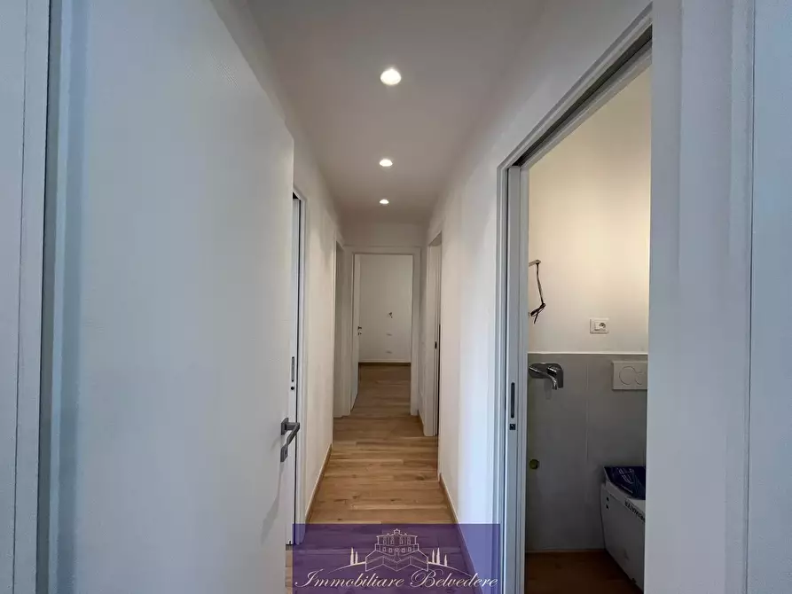 Immagine 8 di Ufficio in vendita  in Via Mazzini a Camaiore