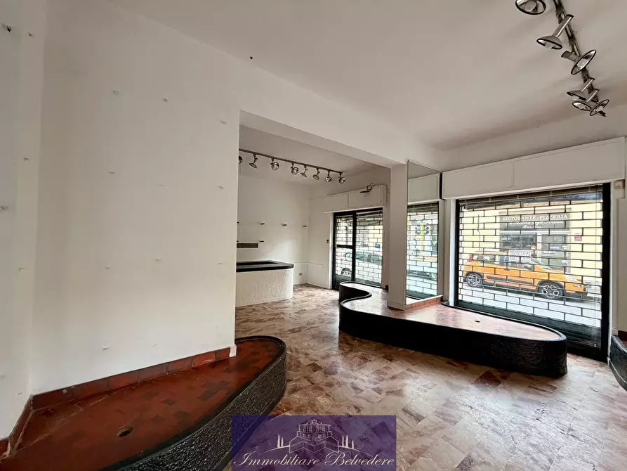 Immagine 7 di Locale commerciale in vendita  in Via Pier Capponi a Firenze