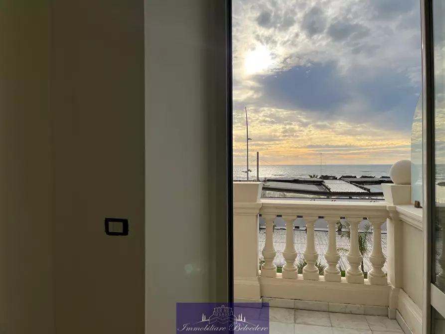 Immagine 4 di Quadrilocale in vendita  in Via Nazario Sauro a Camaiore