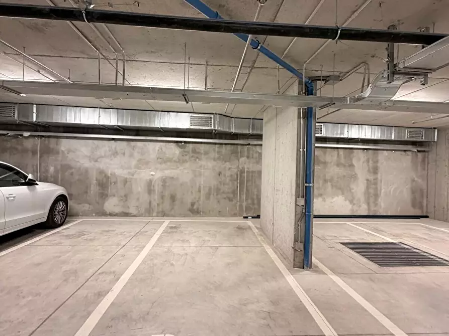 Immagine 2 di Garage in affitto  in Via Solferino a Firenze