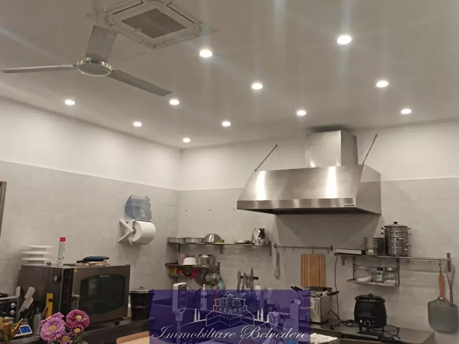 Immagine 3 di Locale commerciale in vendita  in Via di Ripoli a Firenze