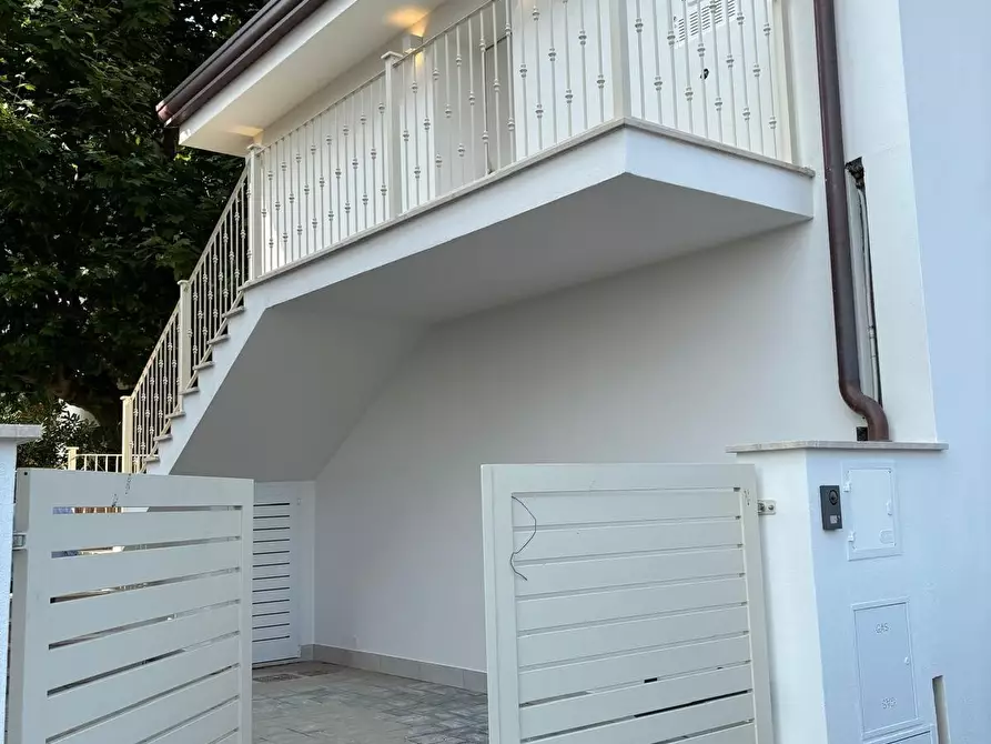 Immagine 1 di Appartamento in vendita  in Via Fossa Abate a Camaiore