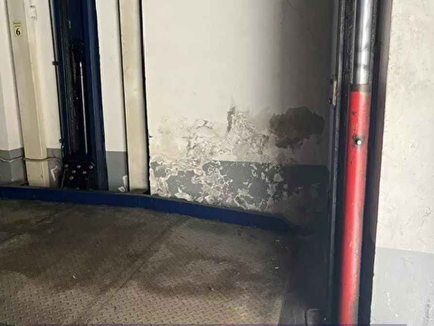 Immagine 1 di Garage in affitto  in Borgo Albizi a Firenze