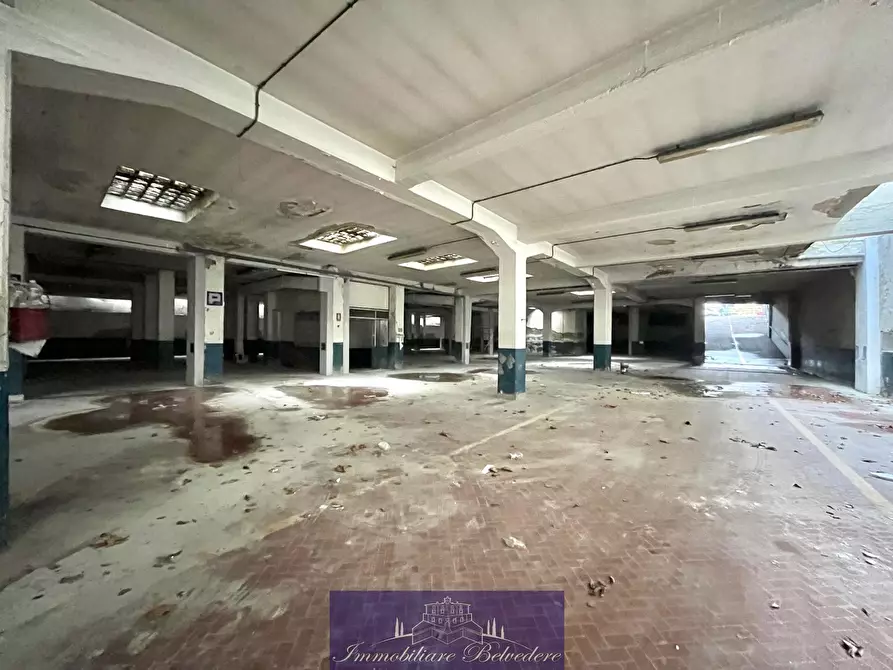 Immagine 8 di Garage in vendita  in Via Baracca a Firenze