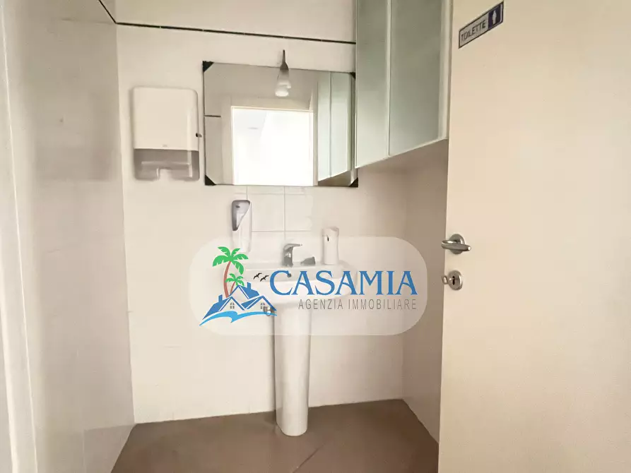 Immagine 21 di Ufficio in affitto  a San Benedetto Del Tronto