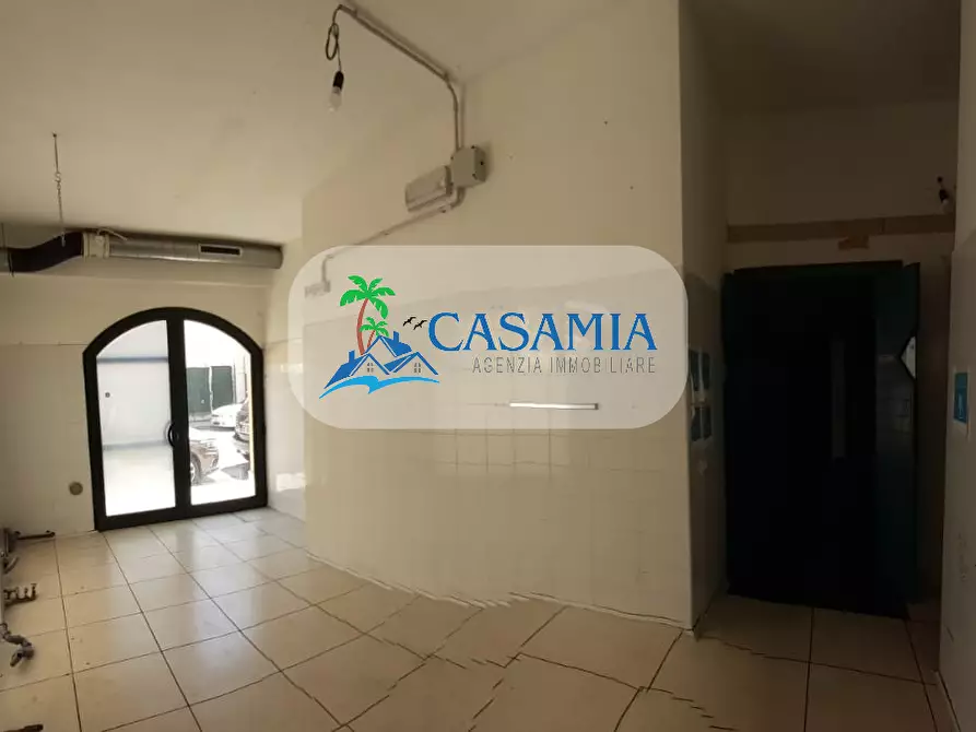 Immagine 3 di Locale commerciale in vendita  a San Benedetto Del Tronto