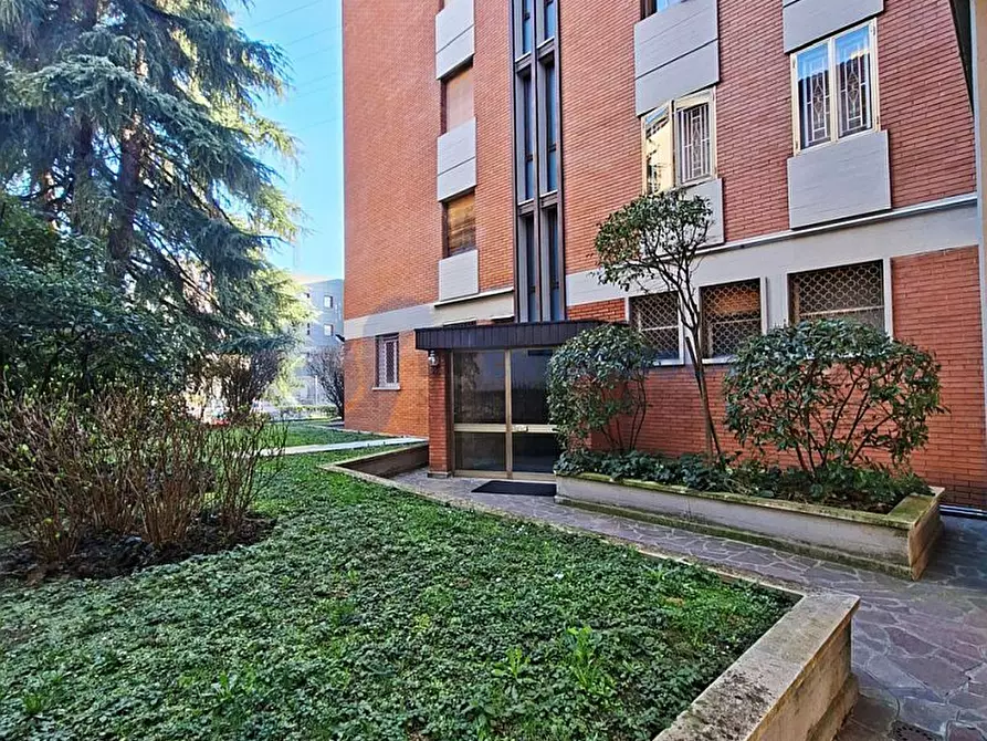 Immagine 3 di Pentalocale in vendita  in VIA CIPRIANI a Bologna