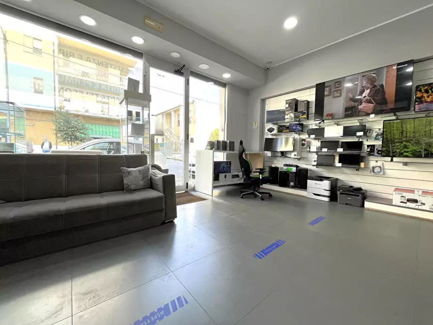 Immagine 2 di Locale commerciale in vendita  in Via Torrazzo 35 a Catanzaro