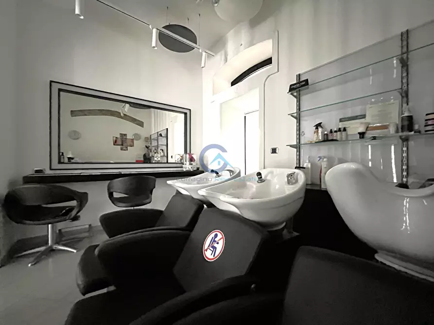 Immagine 6 di Locale commerciale in vendita  in Via Zara 3 a Catanzaro