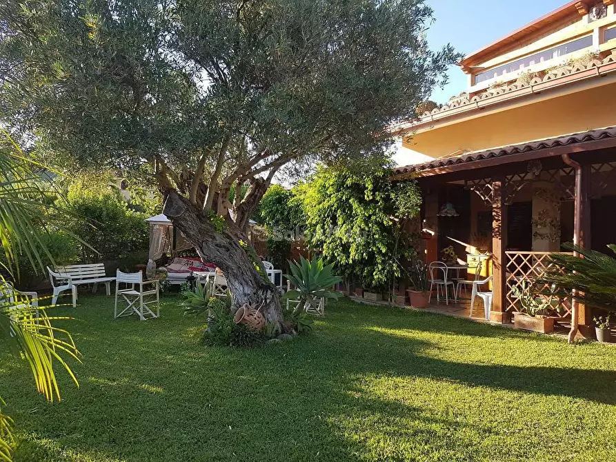 Immagine 1 di Villa in affitto  a Catanzaro