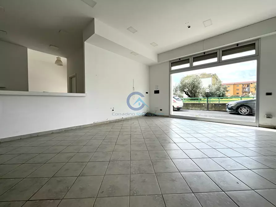 Immagine 2 di Locale commerciale in affitto  in Viale Crotone 237 a Catanzaro