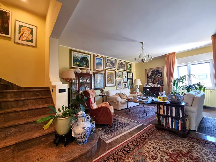 Immagine 4 di Casa bifamiliare in vendita  in Via Ugo Ortona 67 a Catanzaro