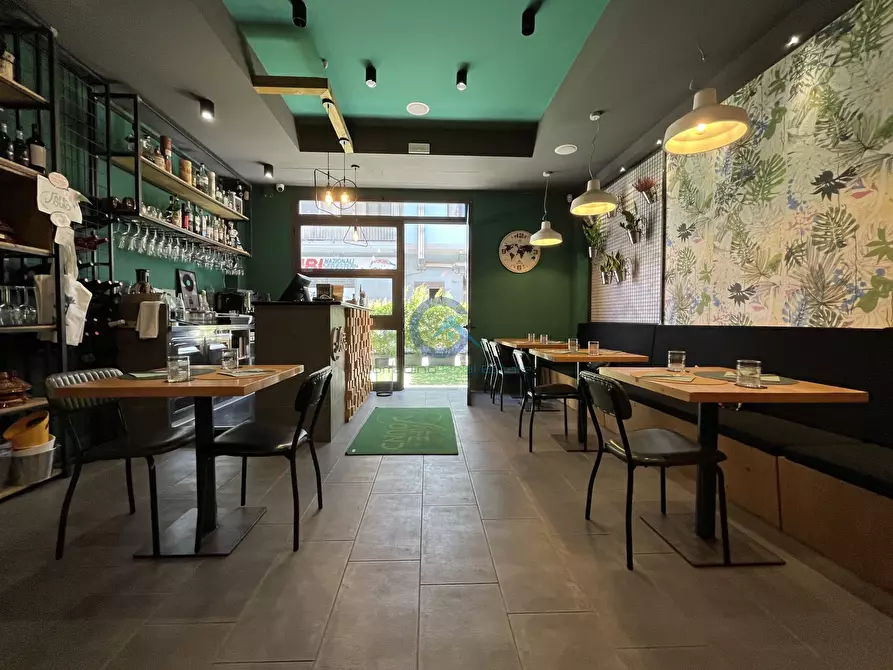 Immagine 13 di Locale commerciale in affitto  in Via Genova 44-46 a Catanzaro