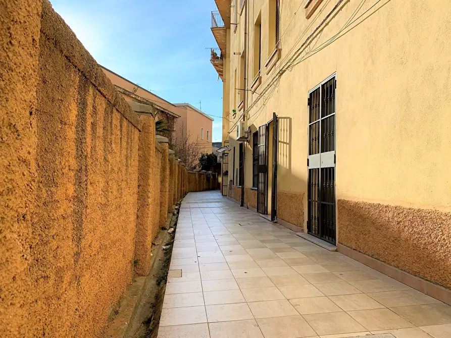 Immagine 2 di Magazzino in vendita  a Catanzaro