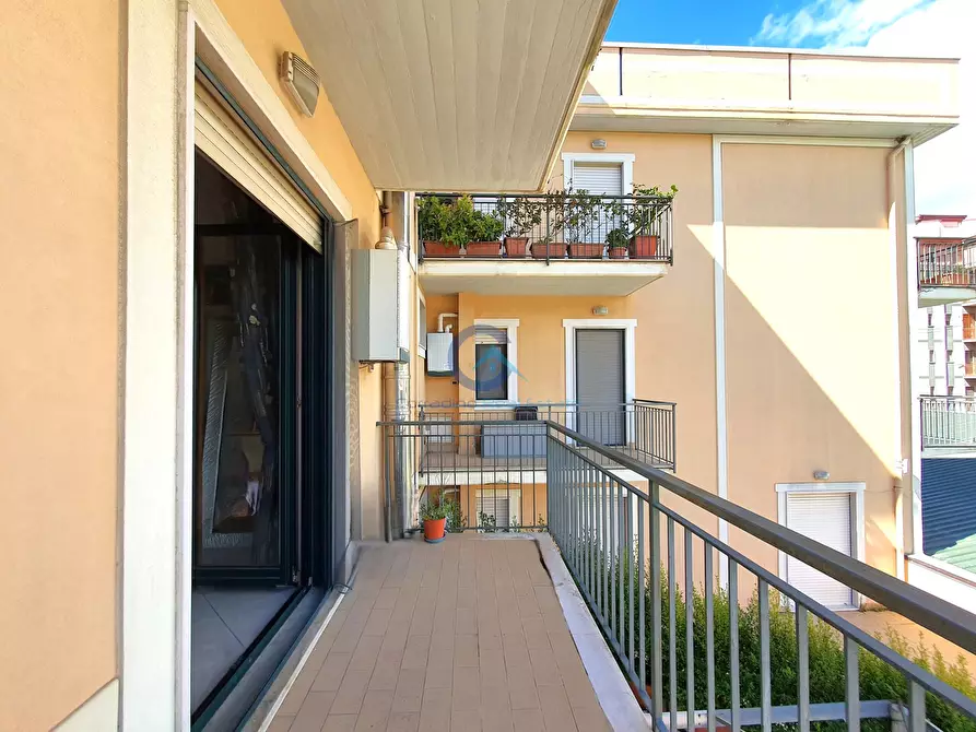 Immagine 10 di Trilocale in vendita  in Viale Cassiodoro 25 a Catanzaro