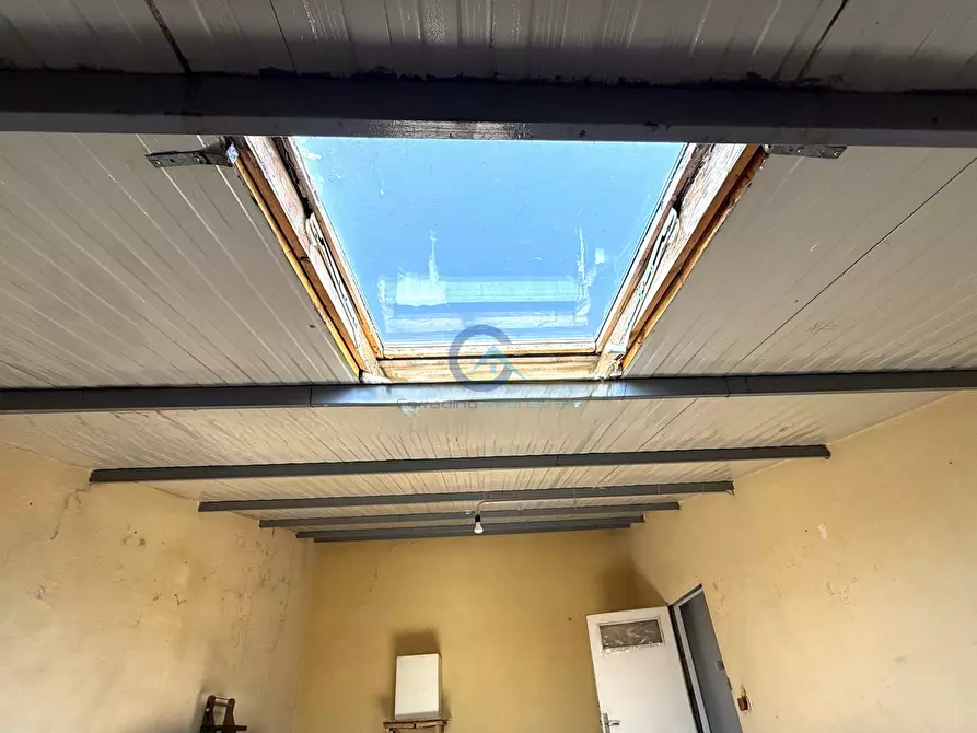 Immagine 4 di Magazzino in vendita  in Via Genova 66 a Catanzaro