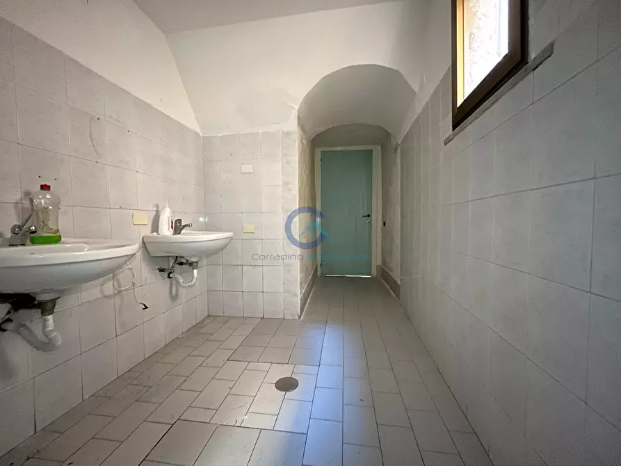 Immagine 13 di Locale commerciale in vendita  in Via Vincenzo de Grazia 40 a Catanzaro