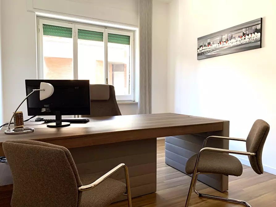 Immagine 5 di Ufficio in affitto  a Catanzaro