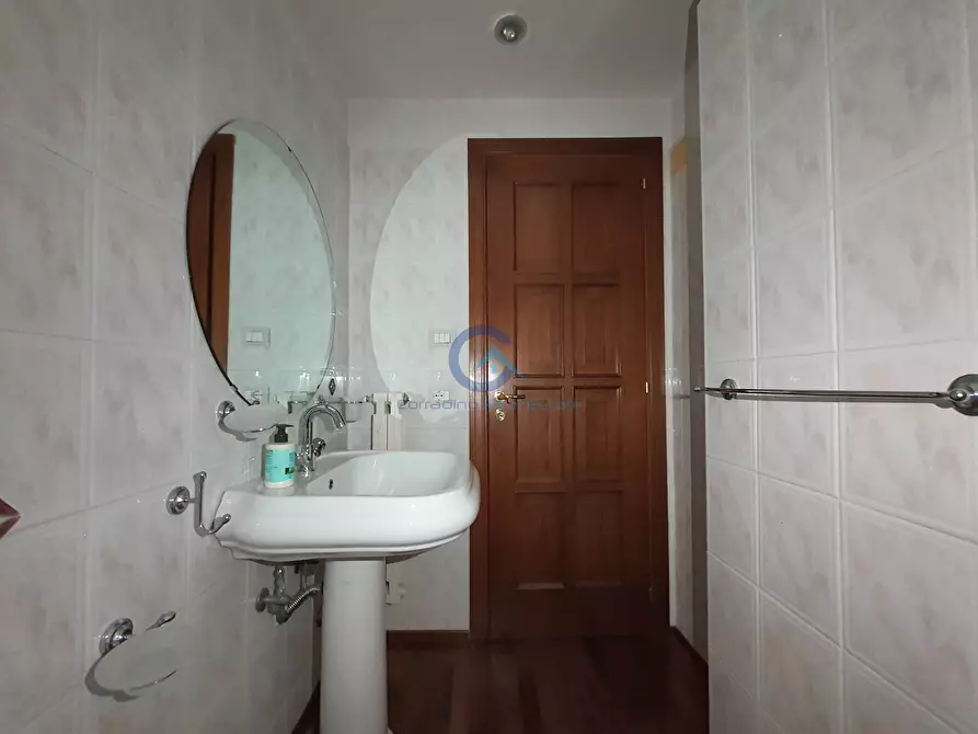 Immagine 21 di Quadrilocale in affitto  a Catanzaro