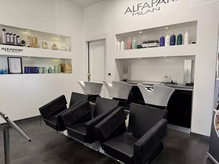 Immagine 7 di Locale commerciale in vendita  in Via Giulio Uberti 2 a Brescia