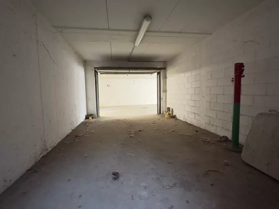 Immagine 1 di Garage in vendita  in Via Leopardi a Borgosatollo