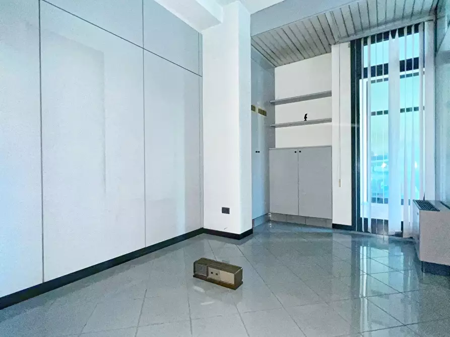 Immagine 7 di Locale commerciale in affitto  in Via Santissima a Borgosatollo