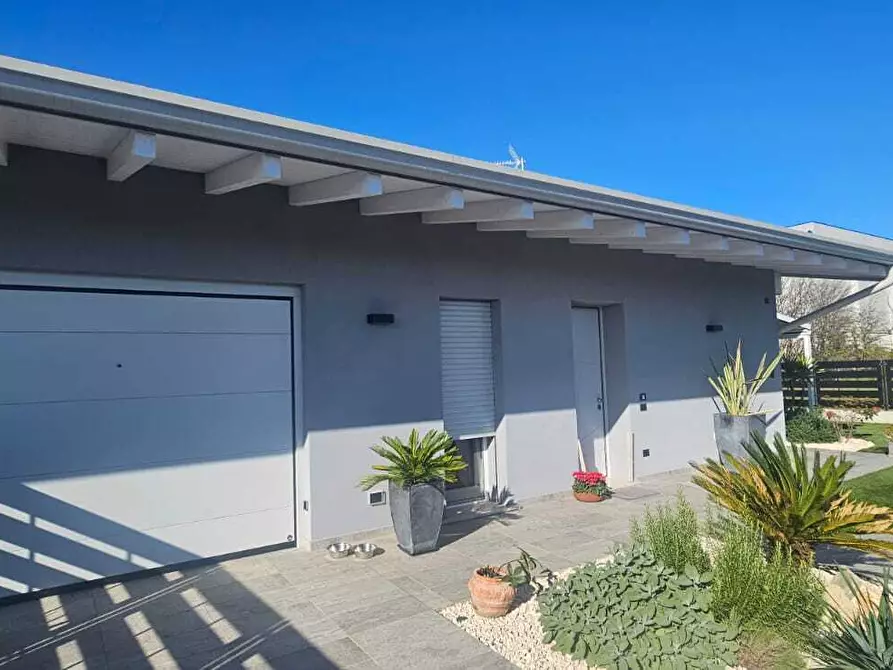 Immagine 1 di Casa trifamiliare in vendita  a Montirone