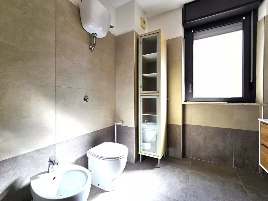 Immagine 27 di Trilocale in affitto  in Viale Avignone 93 a Roma