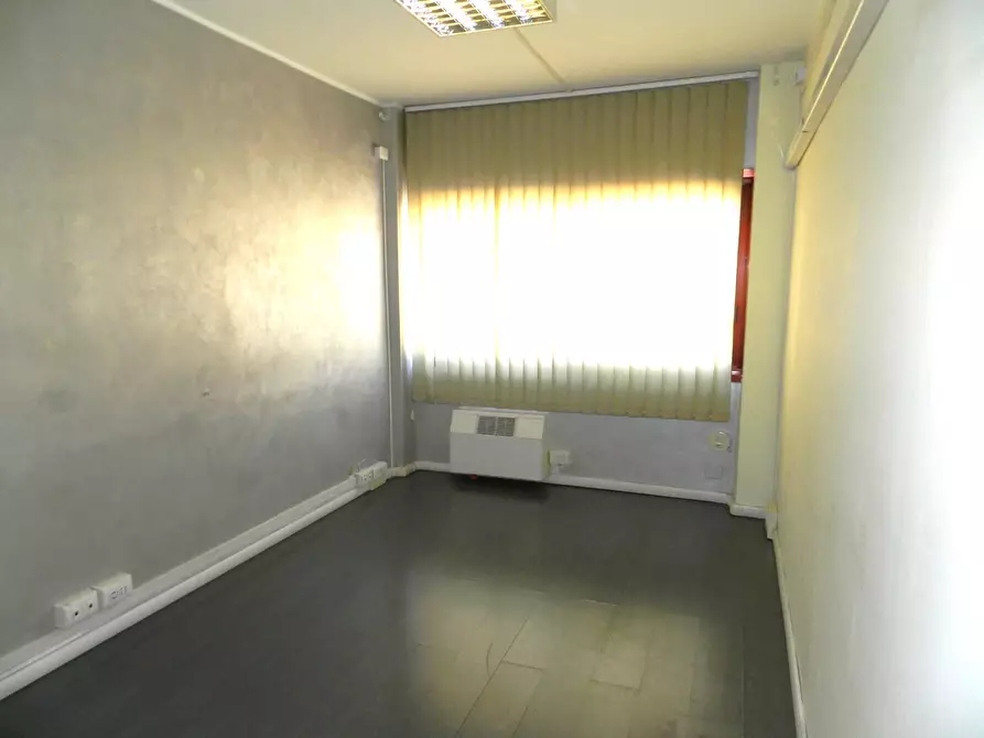 Immagine 24 di Palazzo in vendita  in Via degli Abeti 29 a Roma