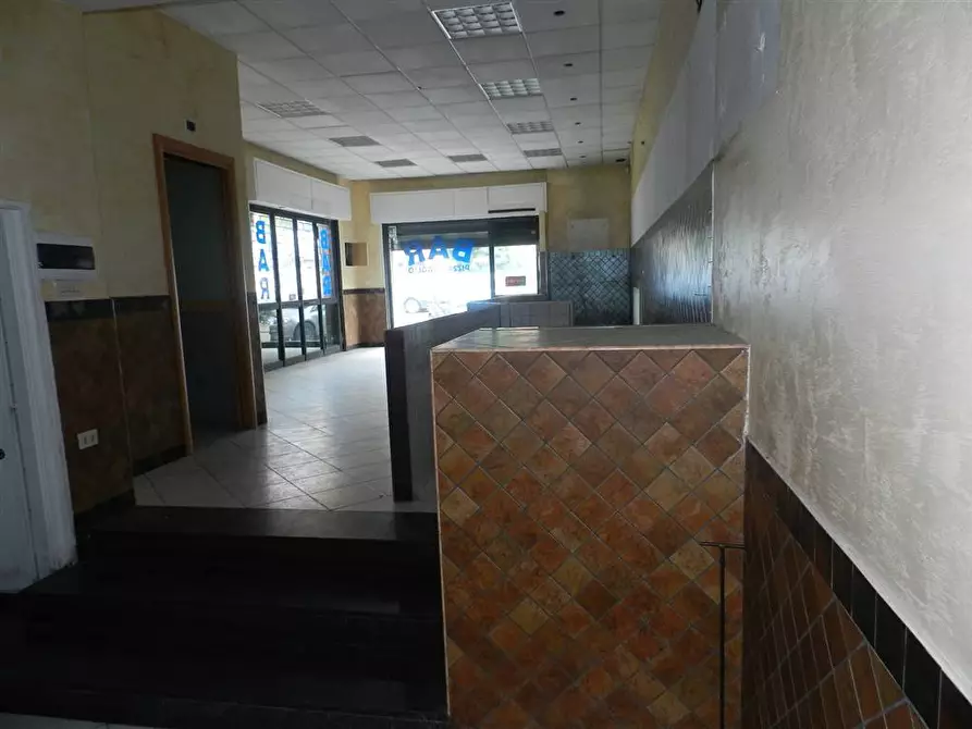 Immagine 5 di Locale commerciale in affitto  in Via dei Castani a Roma