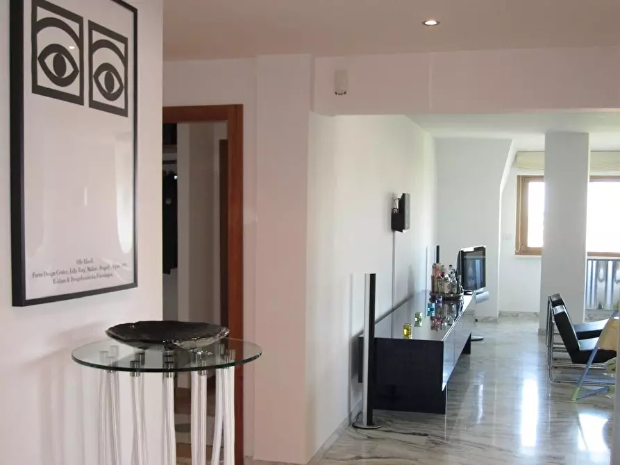 Immagine 10 di Trilocale in vendita  in Via Pietro Mascagni a Roma