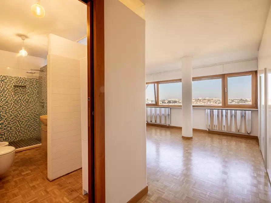 Immagine 11 di Trilocale in vendita  in Via Pietro Mascagni a Roma