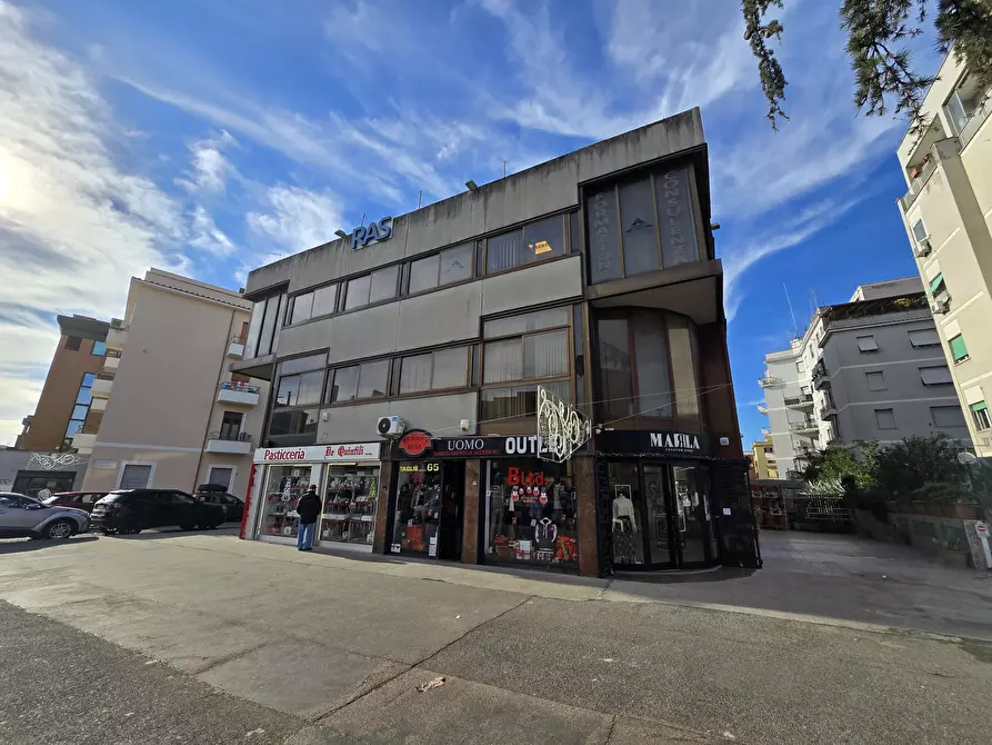 Immagine 7 di Palazzo in vendita  in Via degli Abeti 29 a Roma