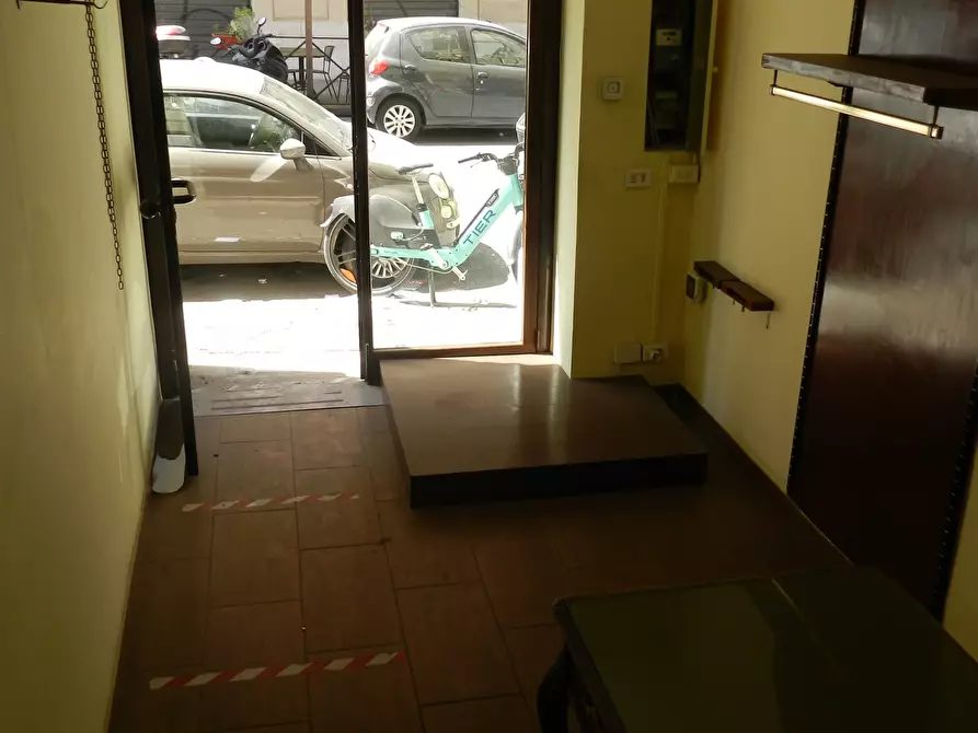 Immagine 3 di Locale commerciale in affitto  in Via Alessandria a Roma